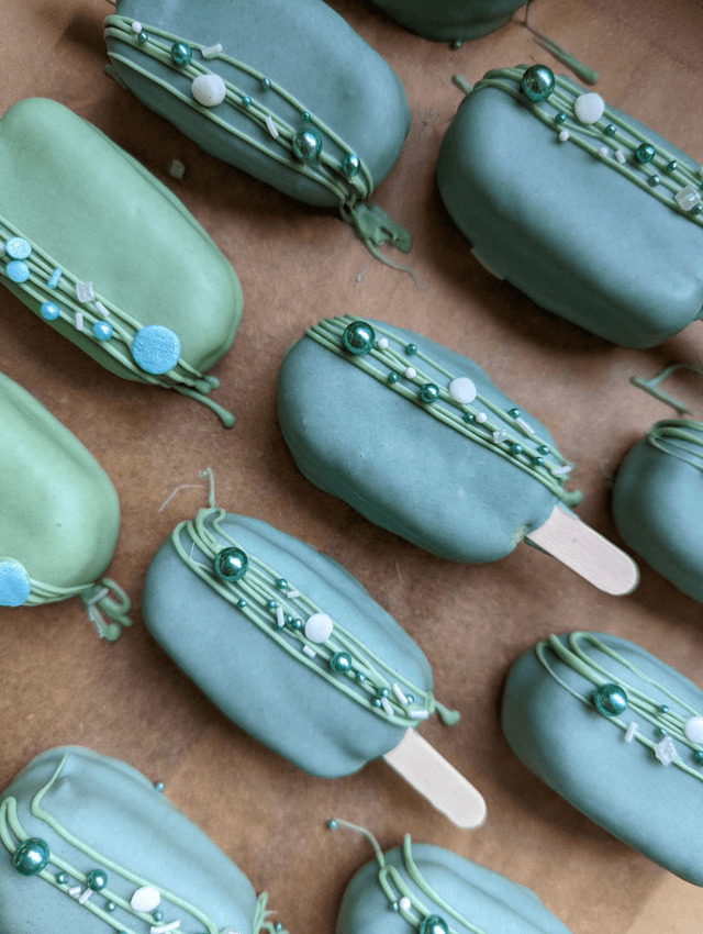 Cakesicles 